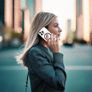 Markowy Silikon Glossy Magsafe Clear Case Apple iPhone 16 Pro Czarny - 198143